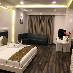 Deluxe King Suite